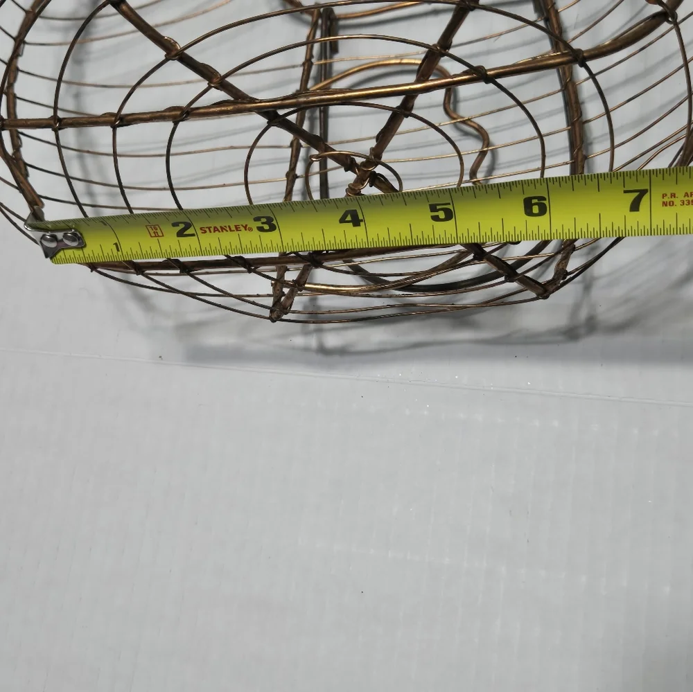 Chicken basket, copper colored wire egg basket egg collecting, like a chicken